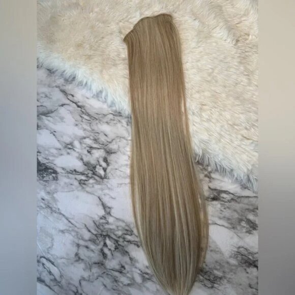 Luxurious Blonde with Highlights long Hair Extensions 24 In - Picture 2 of 6